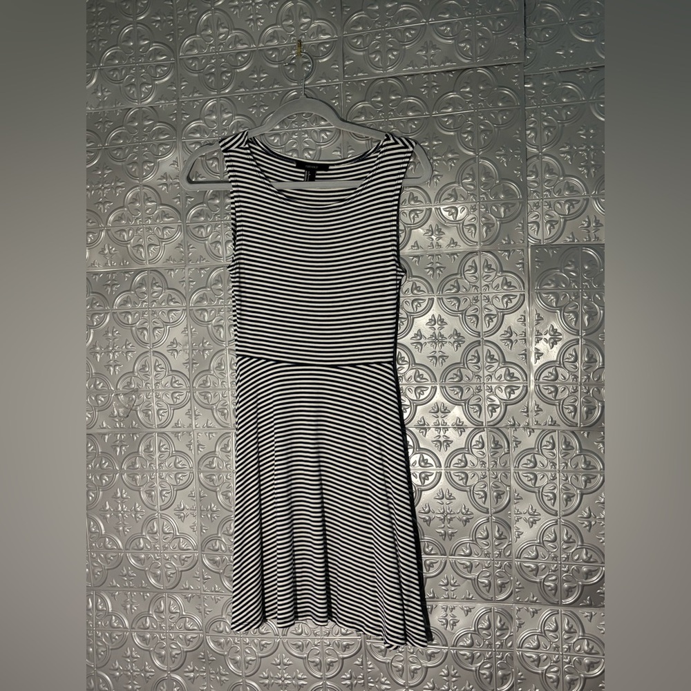 Forever 21 Black & White Striped Skater Dress Y2K fit flare resortwear vacation